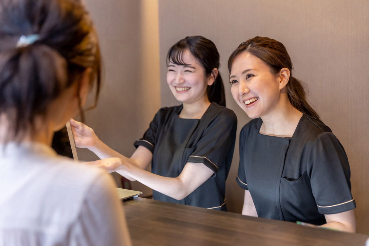 なぜCROWN式は「自然で美しい」のか?当院のこだわり